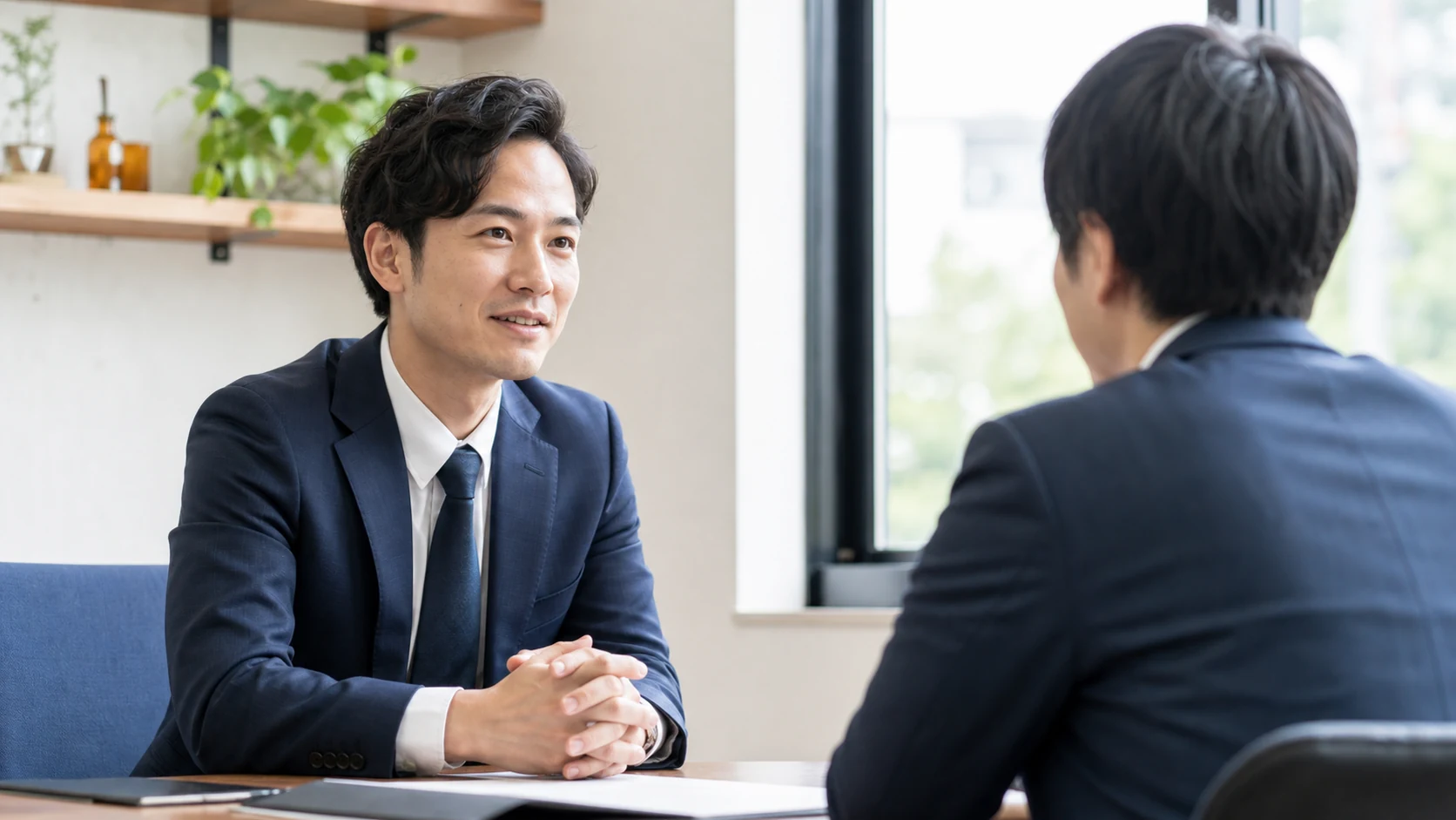 公庫面談後の銀行融資と民間資金を比較する相談場面