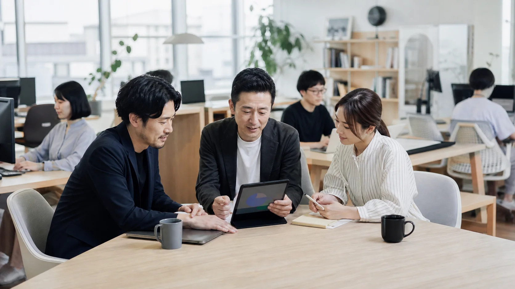 経営者が社外CFO・コンサル・税理士・社内担当の役割を比較する場面